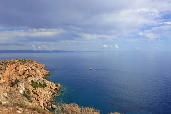 Эгейское море, мыс Сунион, Аттика, Греция — стоковое фото