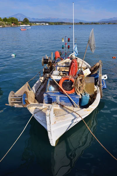 Küçük balıkçı teknesi, Yunanistan — Stok fotoğraf
