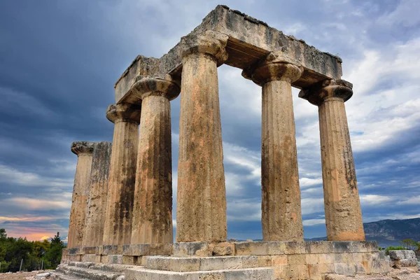 Храм Аполлона у стародавній Коринті Греції — стокове фото