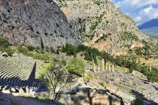 Το θέατρο και το ναό του Απόλλωνα στους Δελφούς, Ελλάδα — Φωτογραφία Αρχείου