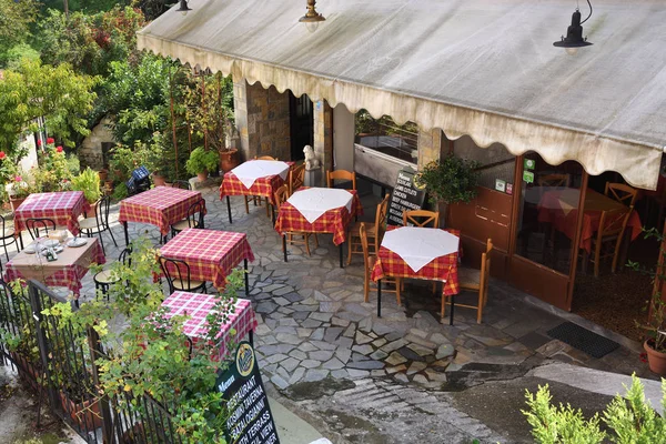 Street cafe in Meteora, Greece — Stock Photo, Image