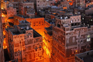 Yemen. Sanaa eski şehir gece görüntüsü