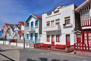 Çizgili renkli evler, Costa Nova, Beira Litoral, Portekiz, Eur