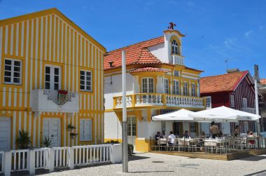 Çizgili renkli evler, Costa Nova, Beira Litoral, Portekiz, Eur