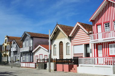 Çizgili renkli evler, Costa Nova, Beira Litoral, Portekiz, Eur