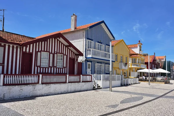 Çizgili renkli evler, Costa Nova, Beira Litoral, Portekiz, Eur — Stok fotoğraf