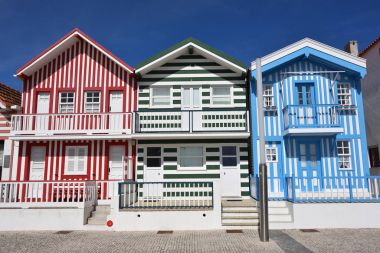 Çizgili renkli evler, Costa Nova, Beira Litoral, Portekiz, Eur