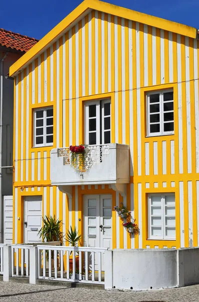 Gestreepte gekleurde huizen, Costa Nova, Beira Litoral, Portugal, Eur — Stockfoto