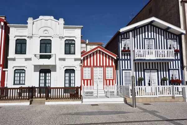 Casas de cor listrada, Costa Nova, Beira Litoral, Portugal, Eur — Fotografia de Stock