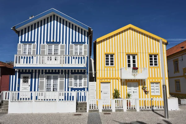 Gestreepte gekleurde huizen, Costa Nova, Beira Litoral, Portugal, Eur — Stockfoto