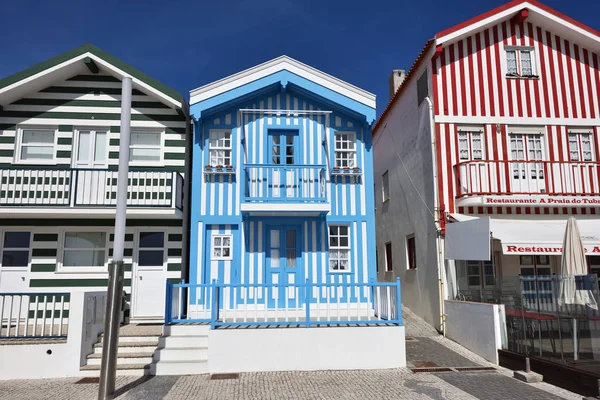 Casas de cor listrada, Costa Nova, Beira Litoral, Portugal, Eur — Fotografia de Stock