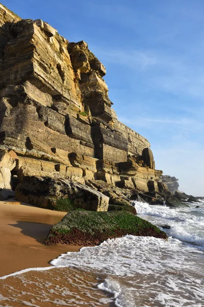 Costa del Océano Atlántico, pueblo de Azenhas do Mar, Sintra, Lisboa, Po — Foto de Stock