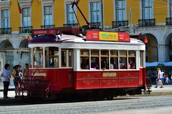 Red tram on a square Praca de Comercio in Lisbon, Portugal — Stock Photo, Image