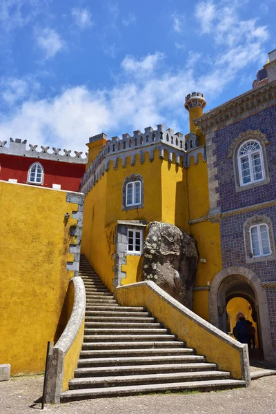 辛特拉，葡萄牙佩纳国家宫。详细 — 图库照片