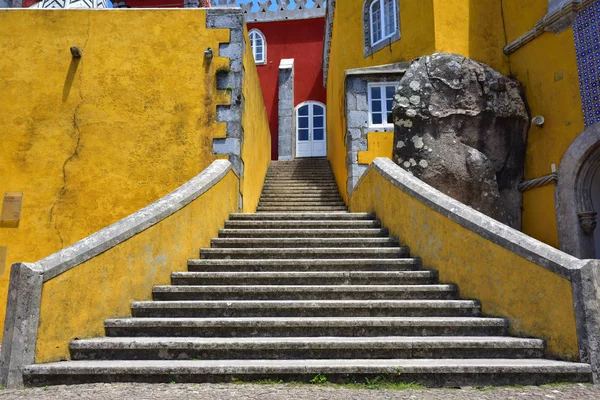 Синтра, Португалия, в Национальном дворце Пены — стоковое фото