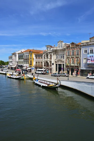 Geleneksel tekneler Vouga nehir, Aveiro, Portekiz — Stok fotoğraf