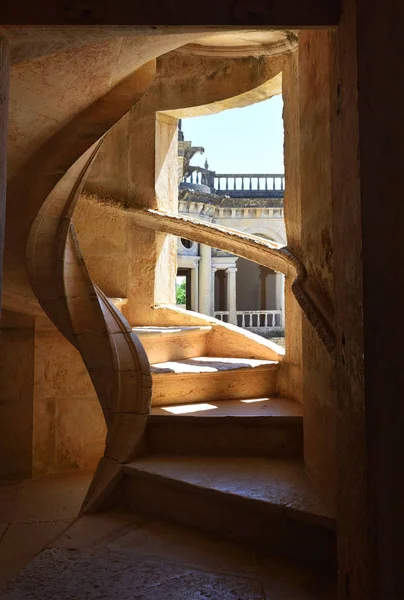 Convento de Cristo em Tomar, Portugal. Escadaria em espiral — Fotografia de Stock