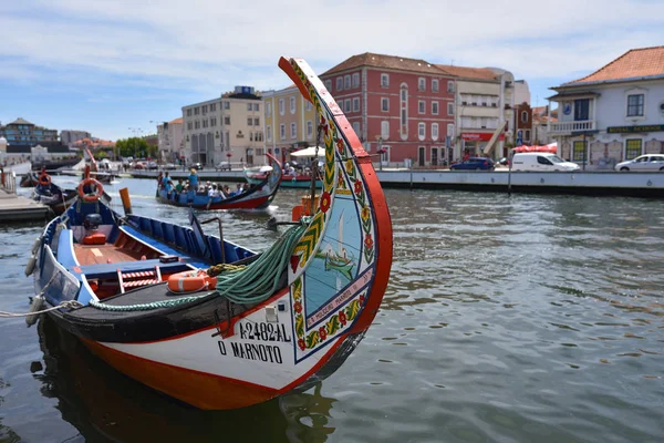 Традиционные лодки в реке Вога, Авейру, Португалия — стоковое фото