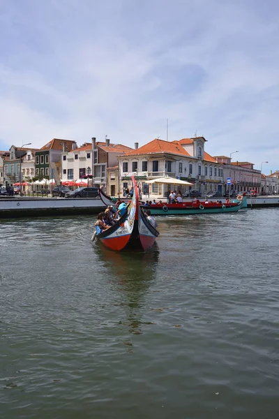 Geleneksel tekneler Vouga nehir, Aveiro, Portekiz — Stok fotoğraf