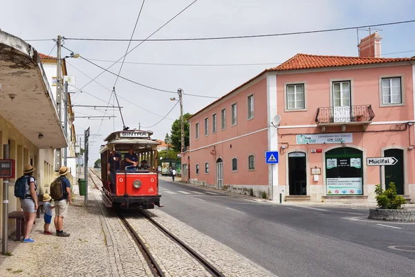 Sintra вулиці сцени з червоним трамвай — стокове фото