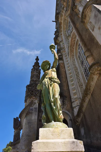 Bussaco Palace, Portugal. Sculpture of a woman — Stock Photo, Image