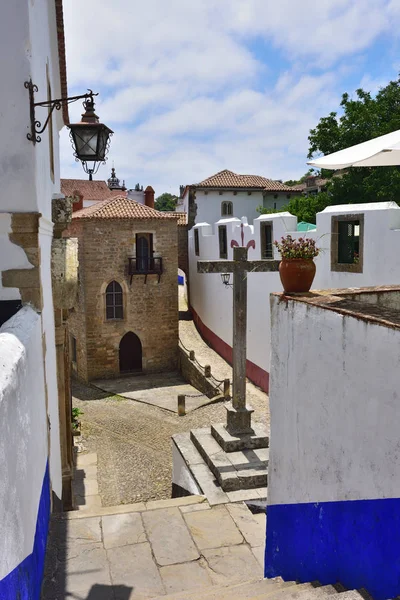 In de straten van het pittoreske dorp van Obidos, Portugal — Stockfoto