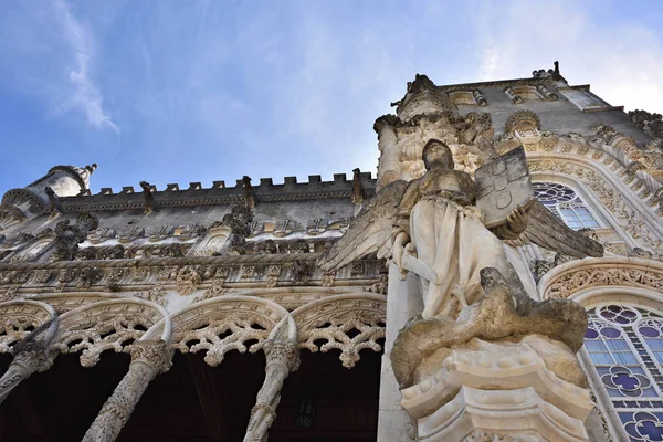 Bussaco 宫，葡萄牙。雕塑的一个女人 — 图库照片