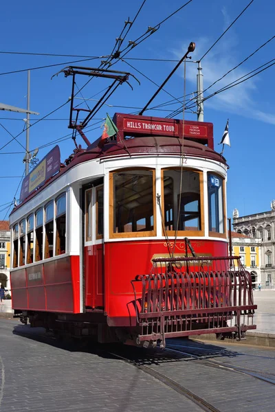 Red tram on a square Praca de Comercio in Lisbon, Portugal — Stock Photo, Image