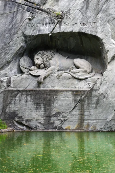 A Luzern oroszlán emlékmű. Luzern, Svájc — Stock Fotó