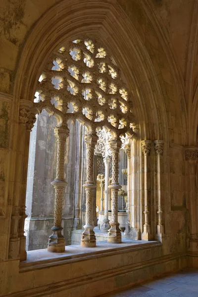 Particolare del chiostro del Monastero di Santa Maria da Vitoria Ba — Foto Stock