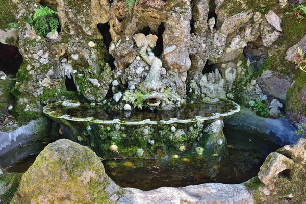 在葡萄牙的辛特拉的喷泉 — 图库照片