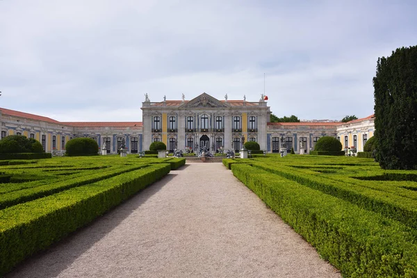 Der palast von queluz ist ein portugiesischer palast aus dem 18. jahrhundert — Stockfoto
