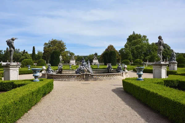 Jardin dans le Palais de Queluz est un palais portugais du XVIIIe siècle — Photo