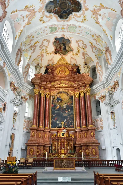 St. Leodegar katedralen i Lucerne, Schweiz — Stockfoto