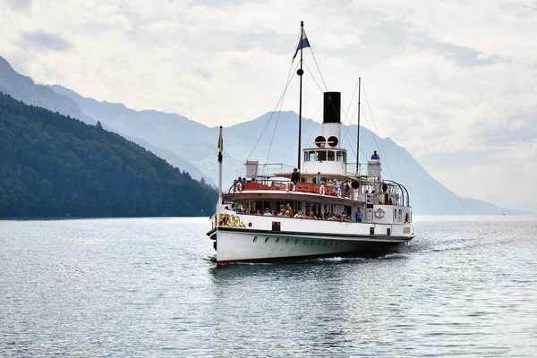 İsviçre retro tekerlek vapur Dört kanton Gölü üzerinde