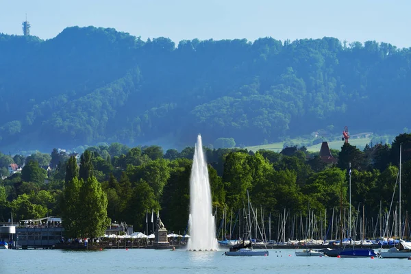 Fontána v lake Zurich, Švýcarsko — Stock fotografie