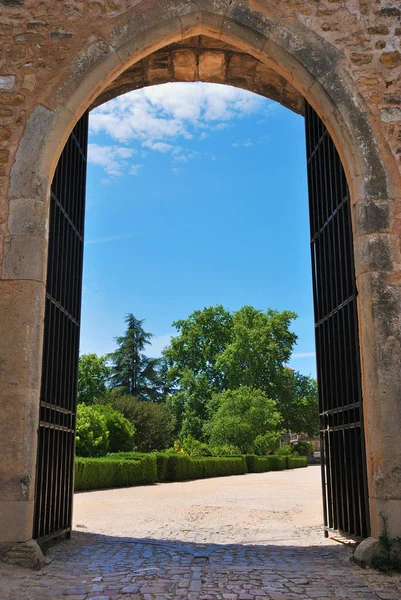 Castle open gate, Tomar, Portugal — Stock Image Castle open gate, Tomar, Portugal Stock Image