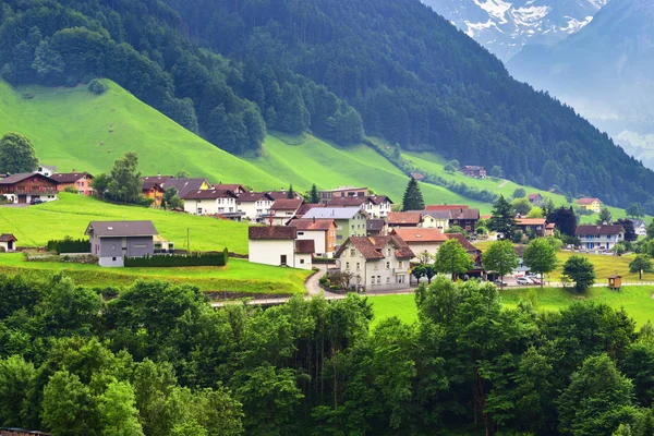 Lenyűgöző alpesi táj kanton Uri, Svájc — Stock Fotó