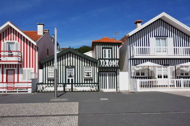 Çizgili renkli evler, Costa Nova, Beira Litoral, Portekiz, Eur
