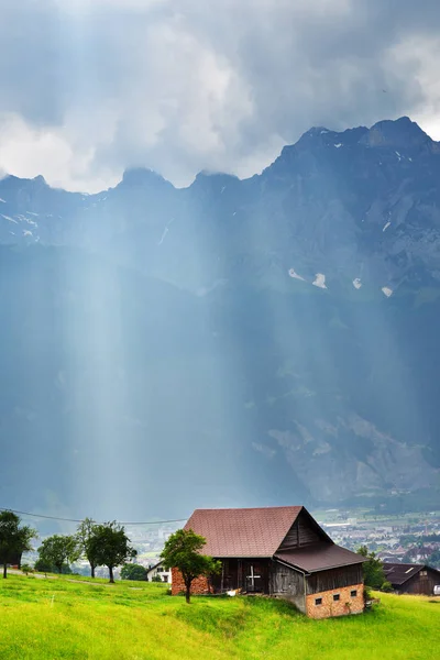 Splendido paesaggio alpino nel cantone di Uri, Svizzera — Foto Stock