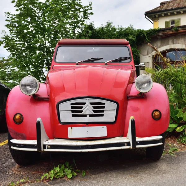 Oldtimer Citroen 2CV6 in Vitznau, Switzerland — Stock Photo, Image