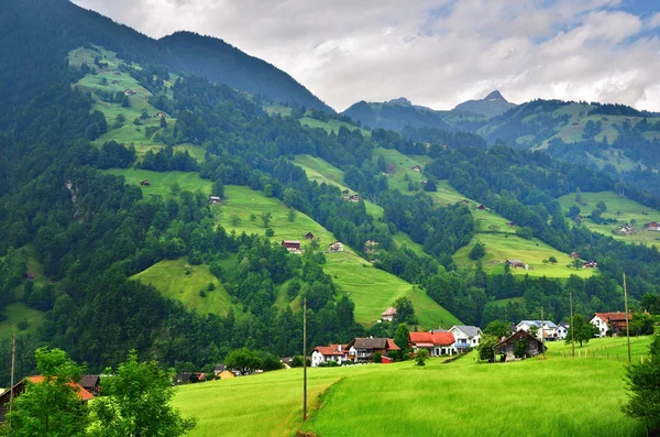 Impresionante paisaje alpino en el cantón Uri, Suiza — Foto de Stock