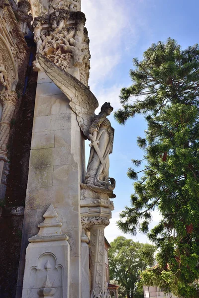 Bussaco 宫，葡萄牙。雕塑的一个女人 — 图库照片