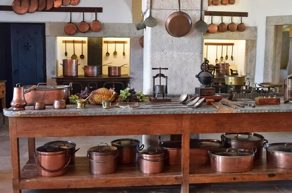 Interior de la cocina en el Palacio de Pena en Sintra, Portugal — Foto de Stock