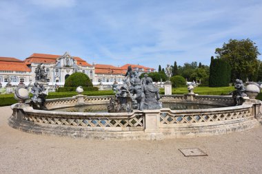 Queluz Sarayı yer alan bir Portekizli 18. yüzyıl Sarayı dır