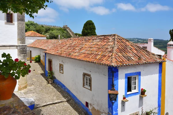 Nas ruas da pitoresca cidade de Óbidos, Portugal — Fotografia de Stock