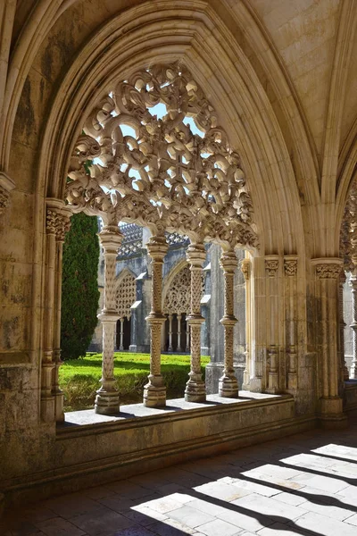 Detalle del claustro del Monasterio de Santa Maria da Vitoria Ba — Foto de Stock