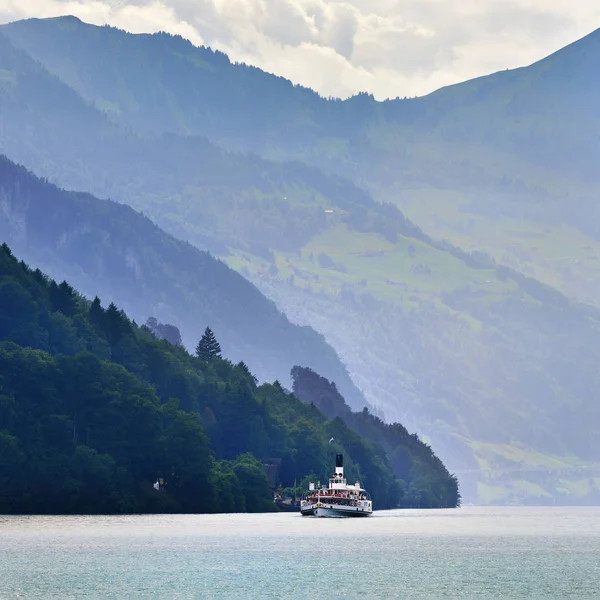 Vapor suizo de rueda retro en el lago Lucerna —  Fotos de Stock