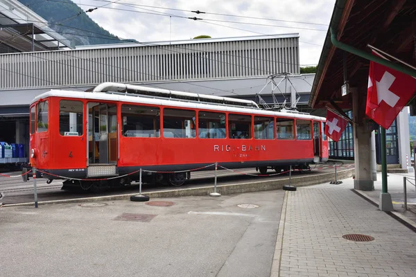 Red Train at Vitznau station, Lucerne Switzerland — Stock Photo, Image