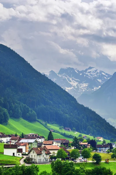 Потрясающий альпийский пейзаж в кантоне Ури, Швейцария — стоковое фото